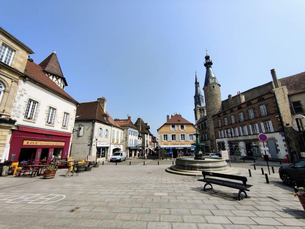 Place du village de saint-pourçain-sur-sioule