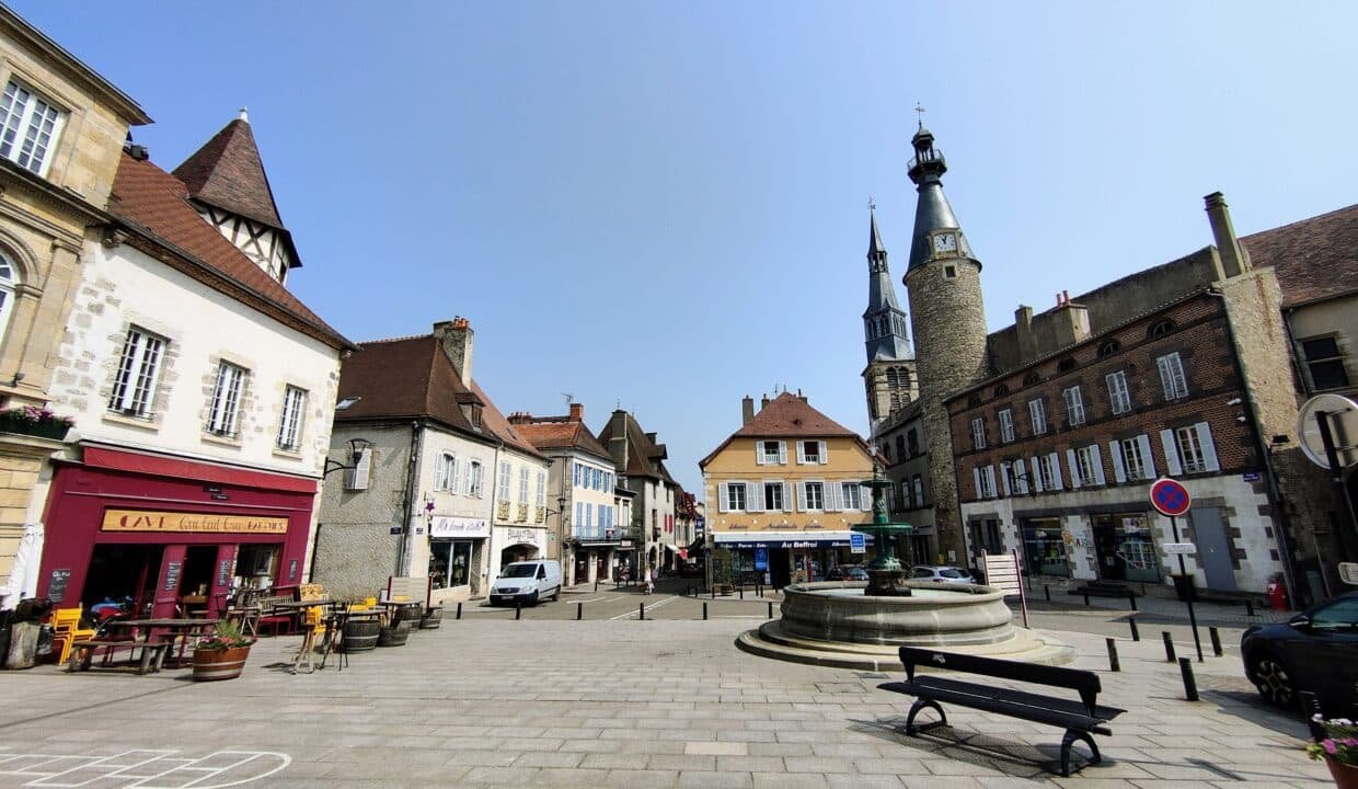 Place du village de saint-pourçain-sur-sioule