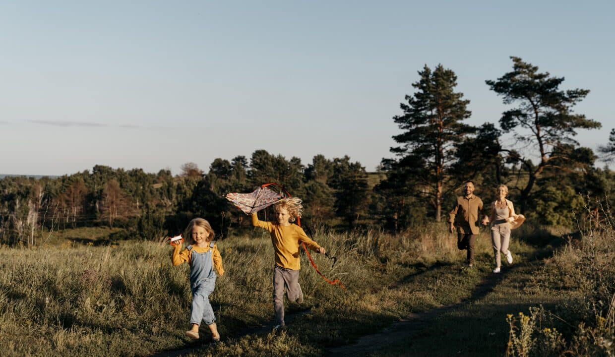 Élever ses enfants à Saint-Pourçain-sur-Sioule : le meilleur choix pour votre famille. Profitez de toutes les infrastructures pour élever vos enfants dans les meilleurs conditions.