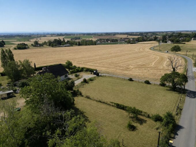 Terrain à Louchy-Montfand – Réf. 1112