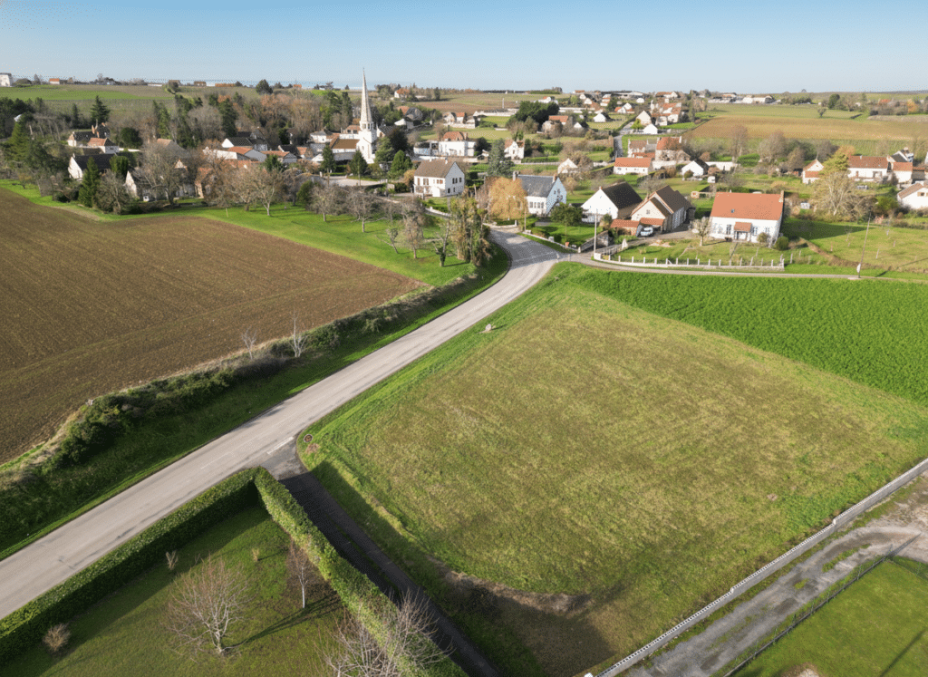 campagne bourbonnaise avec église classée