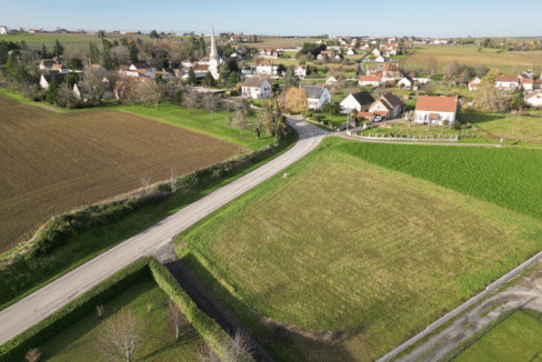 campagne bourbonnaise avec église classée
